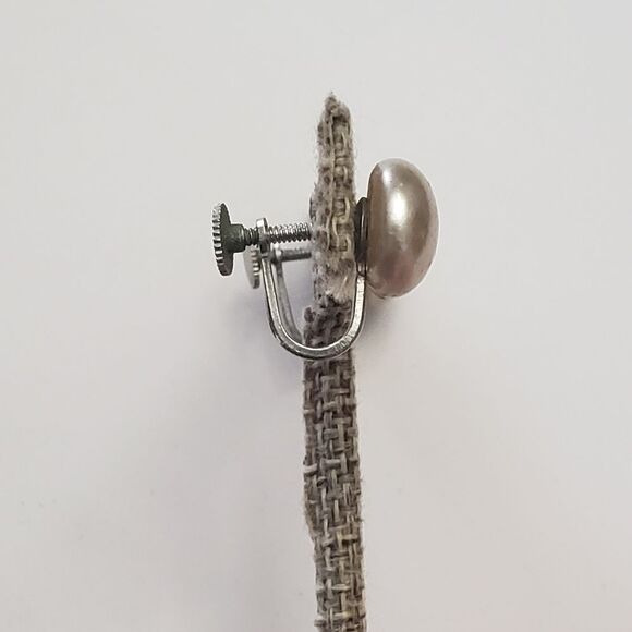 VINTAGE JAPAN Screwback Faux Button Pearl Earrings Champagne - Picture 2 of 8